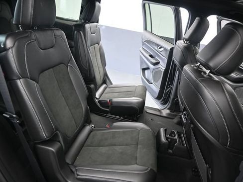 Used 2025 Jeep Grand Cherokee L Altitude AWD/4WD image 15