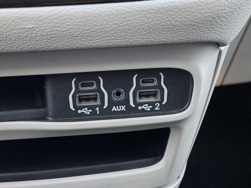 Used 2021 Chrysler Pacifica Touring-L image 18