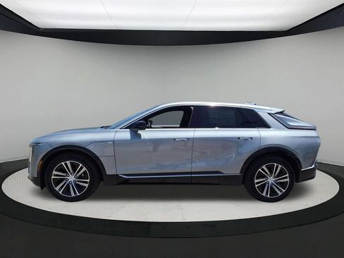 New 2026 Cadillac Lyriq Luxury AWD/4WD image 2