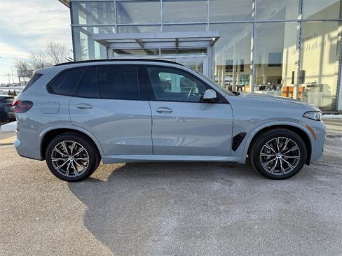 Used 2024 BMW X5 xDrive40i w/ M Sport Package image 2