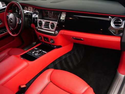 Used 2019 Rolls-Royce Ghost image 18