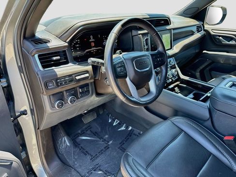 Used 2024 GMC Yukon Denali w/ Denali Reserve Package RWD image 17