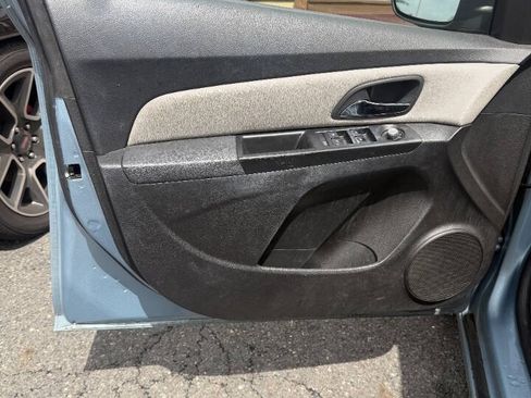Used 2012 Chevrolet Cruze LS FWD image 2
