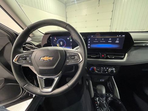 Used 2024 Chevrolet TrailBlazer LT w/ LT Cold Weather Package AWD/4WD image 36