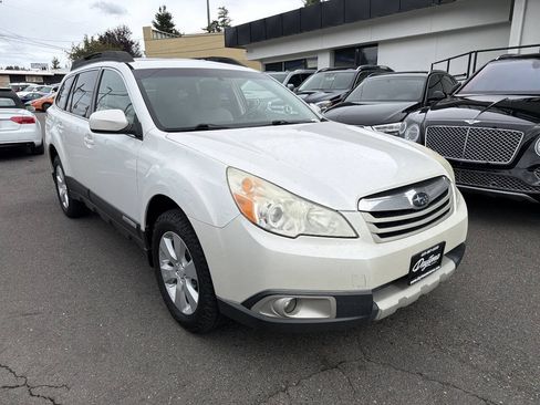 Used 2011 Subaru Outback 2.5i Limited AWD/4WD image 2