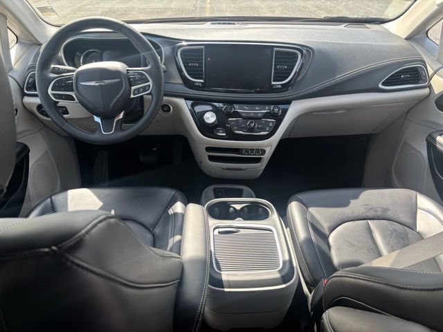 Used 2023 Chrysler Pacifica Touring-L FWD image 25
