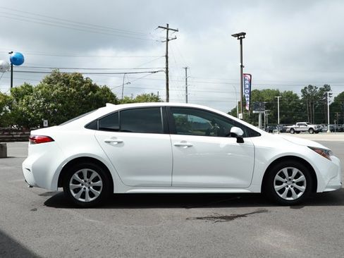 Used 2025 Toyota Corolla LE w/ Convenience Package FWD image 4