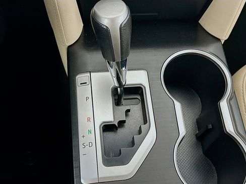 Used 2012 Toyota Camry LE image 21