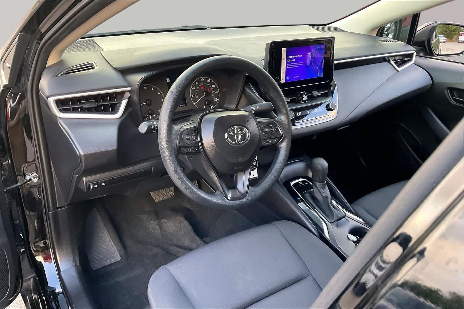 Used 2025 Toyota Corolla LE FWD image 17