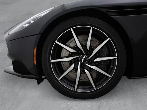 Used 2018 Aston Martin DB11 V12 RWD image 18