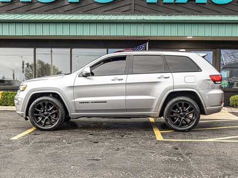 Used 2021 Jeep Grand Cherokee Laredo X AWD/4WD image 6