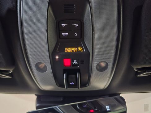 Used 2015 Volvo V60 T6 R-Design Platinum image 37