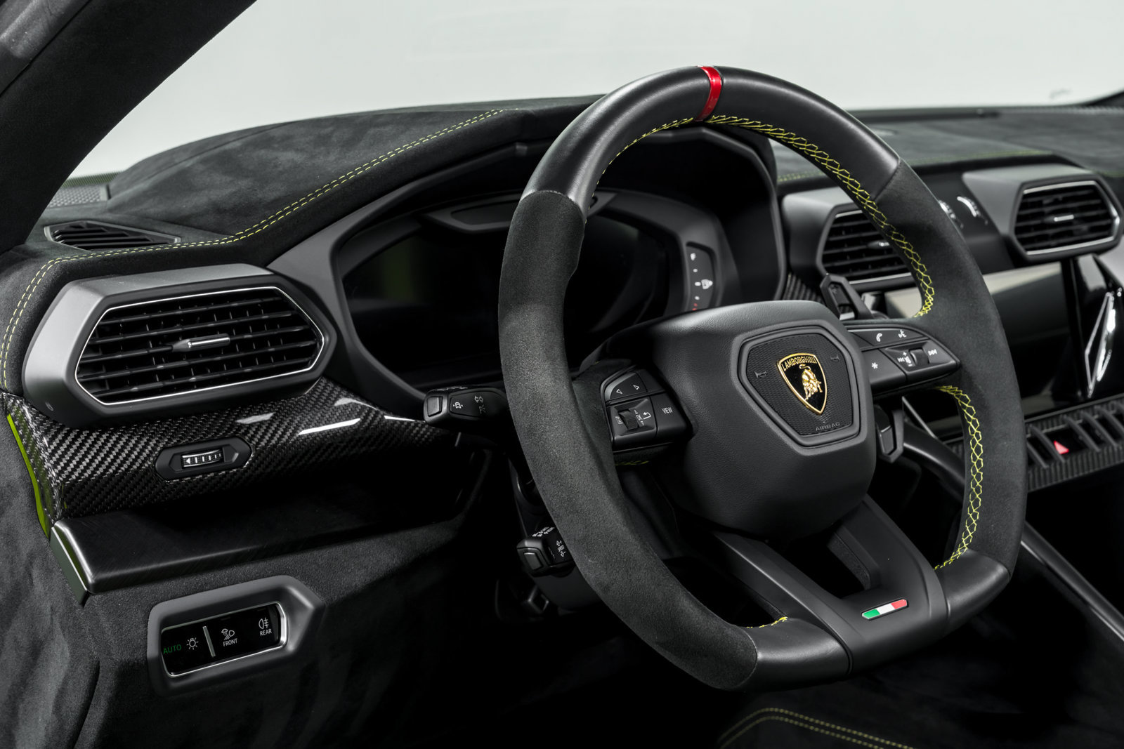 Used 2024 Lamborghini Urus Performante AWD/4WD image 14