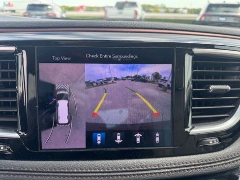 Used 2020 Chrysler Pacifica Limited w/ Tire & Wheel Group FWD image 20