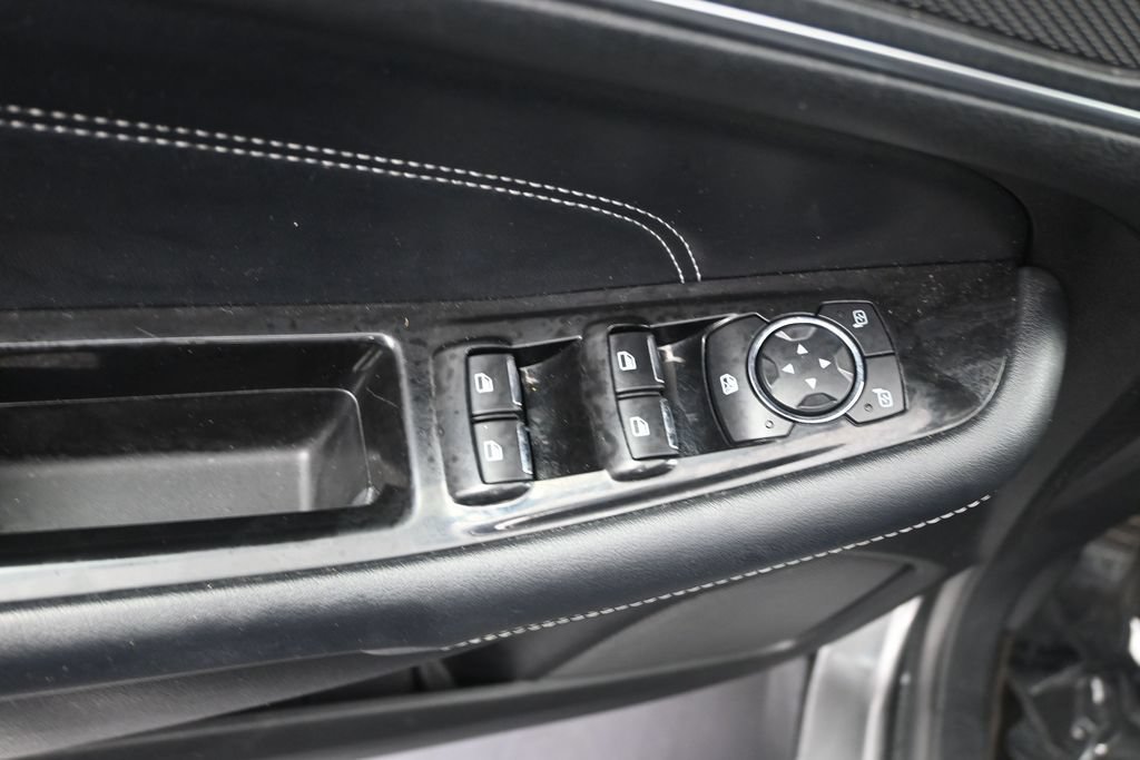 Used 2018 Ford Edge Titanium FWD image 11