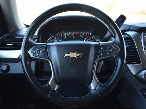 Used 2018 Chevrolet Suburban LT image 19