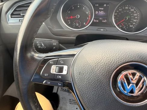 Used 2018 Volkswagen Tiguan SE w/ Panoramic Sunroof Package FWD image 19