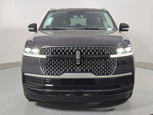 New 2026 Lincoln Navigator Premiere AWD/4WD image 10