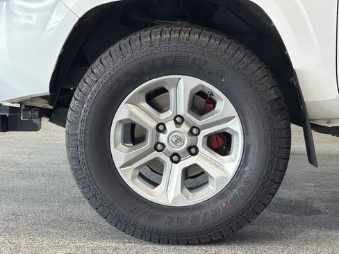 Used 2016 Toyota Tacoma SR image 22