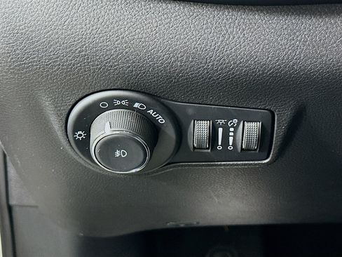 Used 2022 Jeep Compass Latitude AWD/4WD image 16