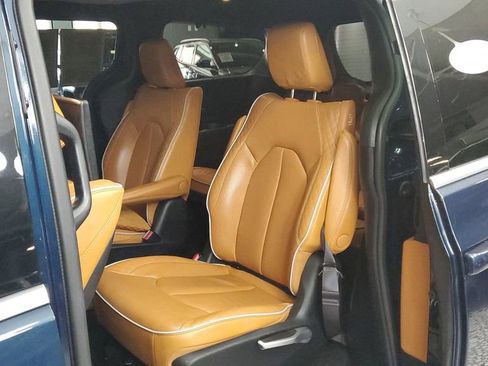 Used 2022 Chrysler Pacifica Pinnacle image 16