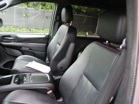 Used 2020 Dodge Grand Caravan GT image 11