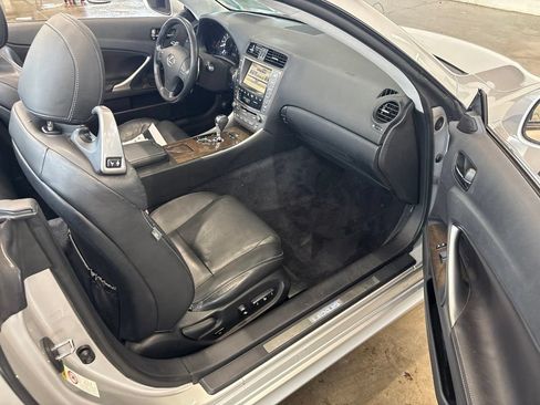 Used 2010 Lexus IS 250C w/ Luxury Pkg RWD image 12