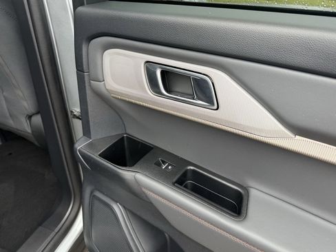 Used 2025 Ford Explorer Active image 37