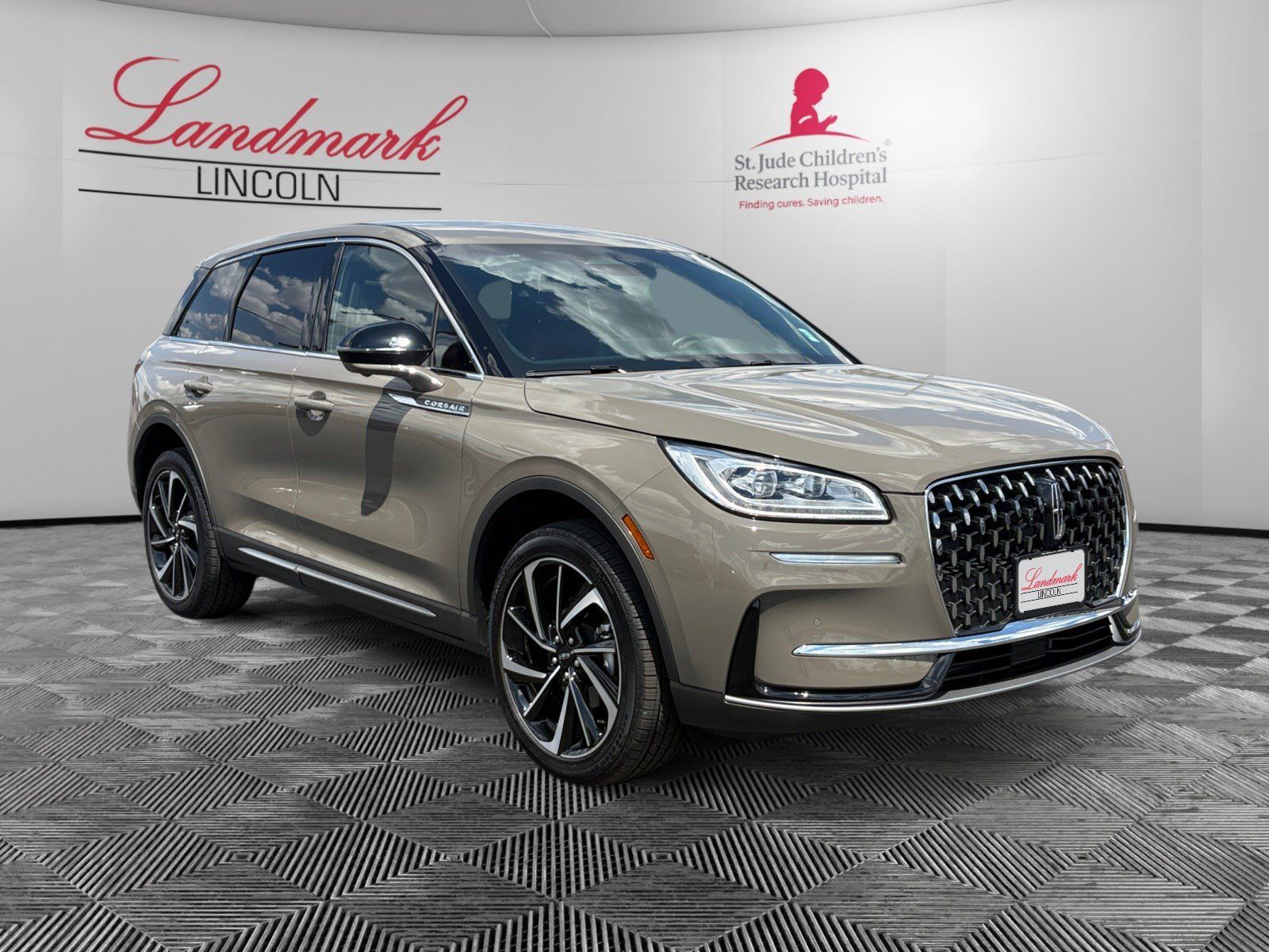 Certified 2025 Lincoln Corsair Reserve AWD/4WD image 7