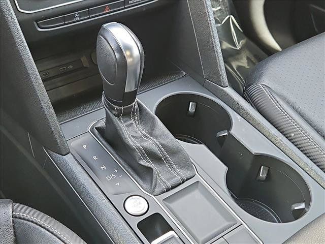 Used 2021 Volkswagen Atlas Cross Sport SE w/ Panoramic Sunroof Package FWD image 17
