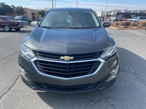 Used 2020 Chevrolet Equinox LT image 2