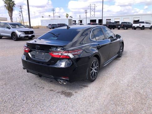 Used 2023 Toyota Camry SE image 7