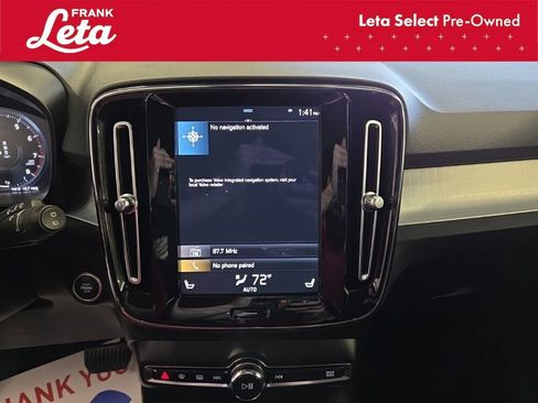 Used 2022 Volvo XC40 T5 Momentum image 10