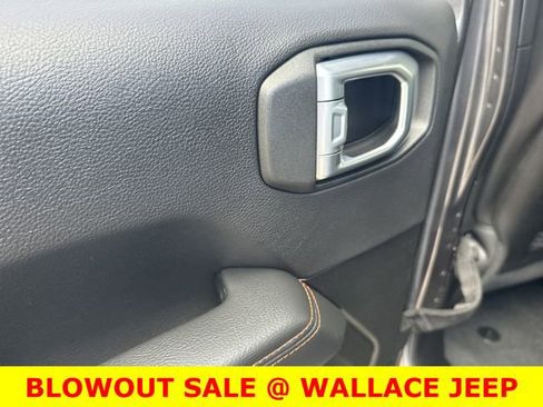 Used 2023 Jeep Gladiator Mojave w/ LED Lighting Group AWD/4WD image 14