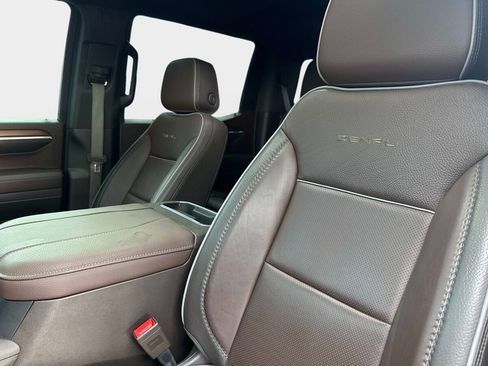 Used 2025 GMC Sierra 1500 Denali w/ Technology Package AWD/4WD image 22