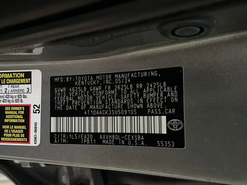 Used 2025 Toyota Camry SE image 28