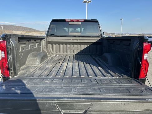 Used 2022 Chevrolet Silverado 2500 High Country w/ Z71 Off-Road Package image 9