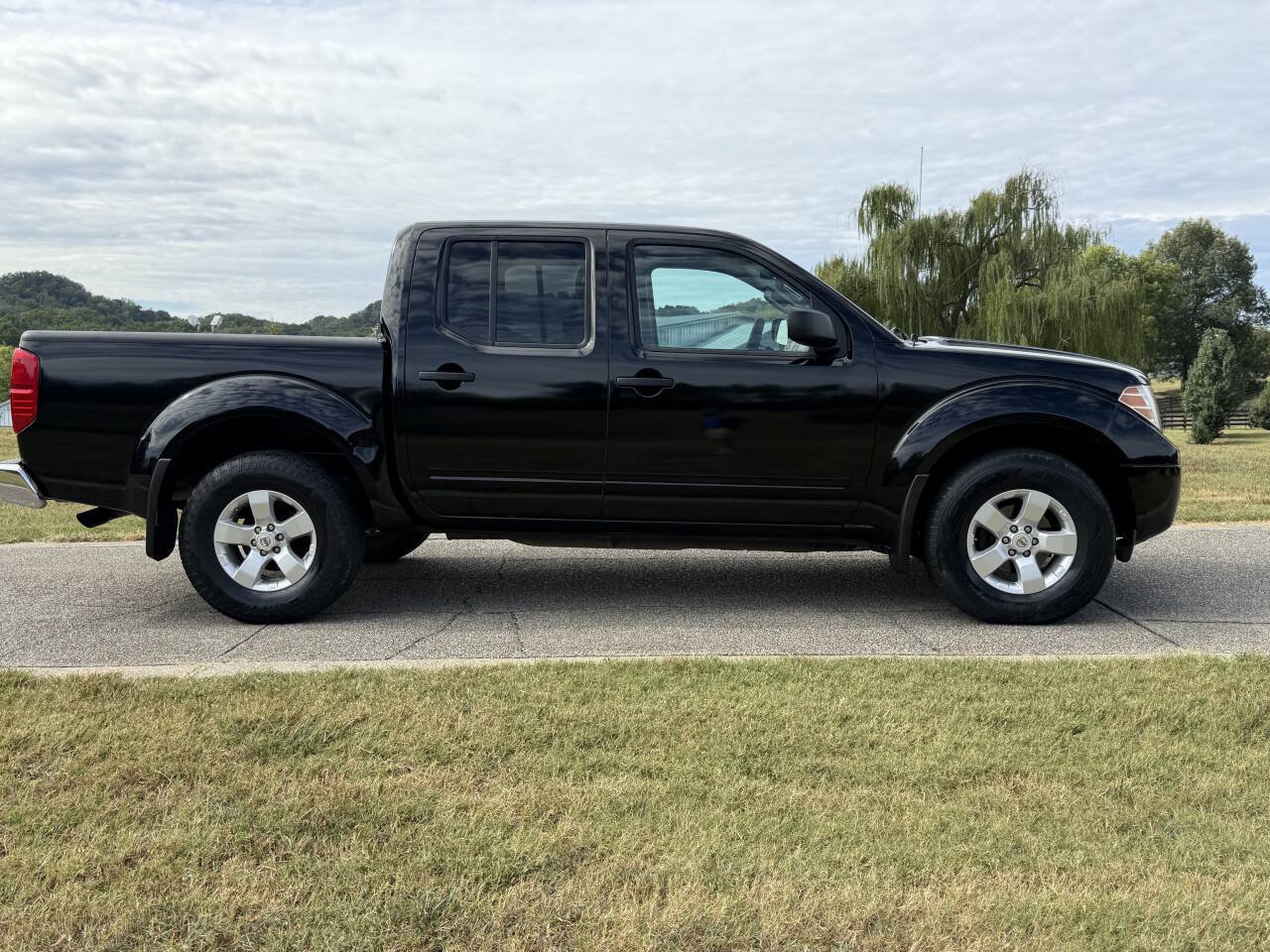 Used 2012 Nissan Frontier SV AWD/4WD image 10
