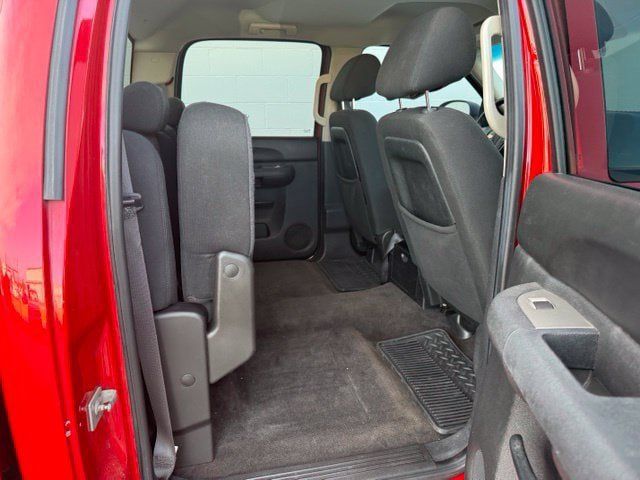 Used 2011 Chevrolet Silverado 2500 LT w/ Interior Plus Package AWD/4WD image 17