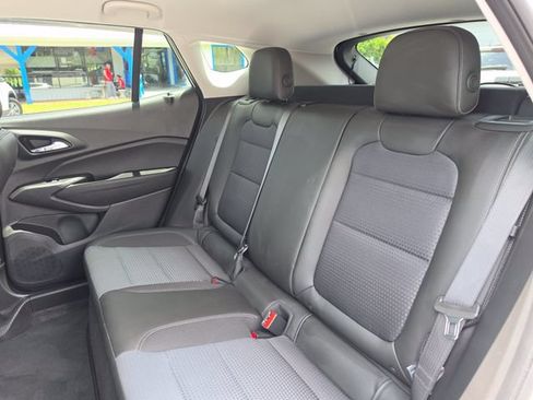 Used 2025 Chevrolet Trax LT w/ Driver Confidence Package FWD image 18