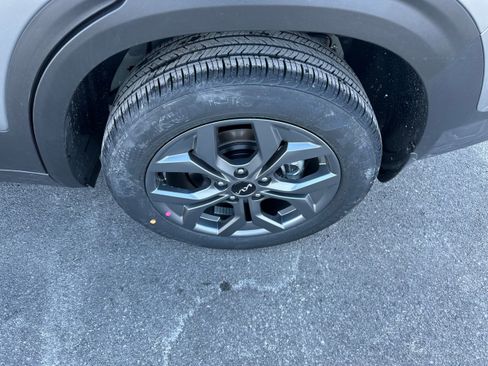 New 2026 Kia Seltos LX image 9