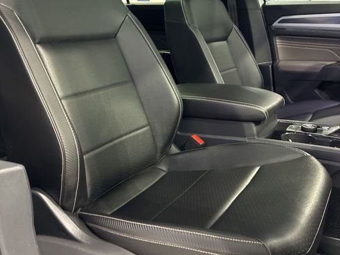 Used 2023 Volkswagen Atlas Cross Sport SEL R-Line AWD/4WD image 52
