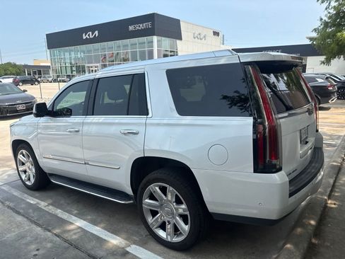 Used 2019 Cadillac Escalade Luxury RWD image 5
