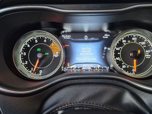 Used 2021 Jeep Cherokee Trailhawk image 19