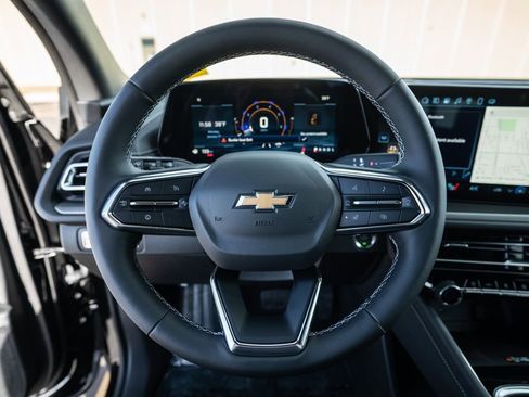 Used 2025 Chevrolet Traverse LT image 15