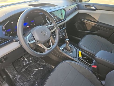 Used 2022 Volkswagen Taos SE image 16