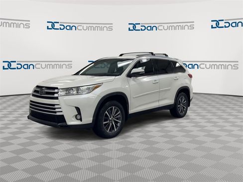 Used 2019 Toyota Highlander XLE image 4