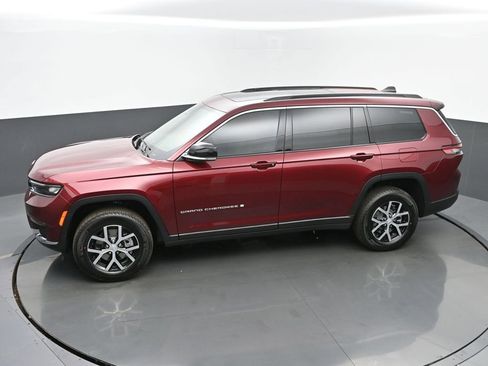 Used 2025 Jeep Grand Cherokee L Limited image 41