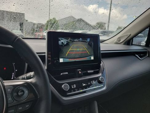 Used 2023 Toyota Corolla Cross XLE w/ Convenience Package FWD image 20