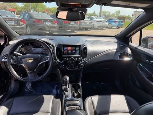 Used 2017 Chevrolet Cruze Premier FWD image 30